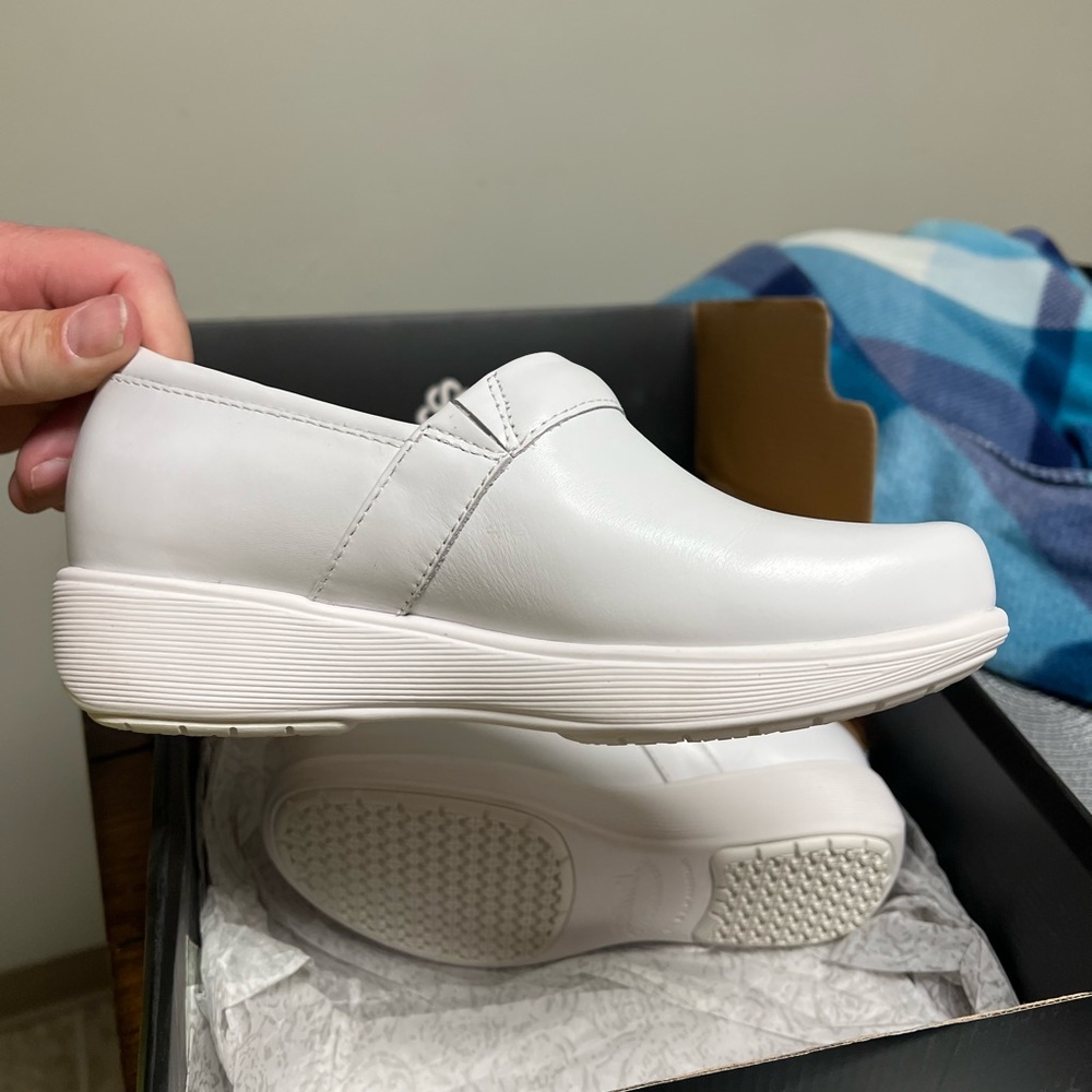 Nursing shoes